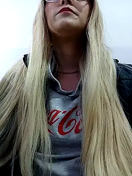 Snapshot of SussanHottye1_ chatting on January 2025 10:28:02 AM SussanHottye1 online show from January 2025 10:28:02 AM