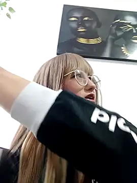 Snapshot of SussanHottye1_ chatting on January 2025 10:22:01 AM SussanHottye1 online show from January 2025 10:22:01 AM