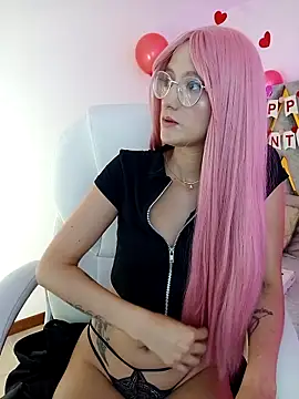 Snapshot of SussanHottye1_ chatting on February 2025 12:57:02 PM SussanHottye1 online show from February 2025 12:57:02 PM