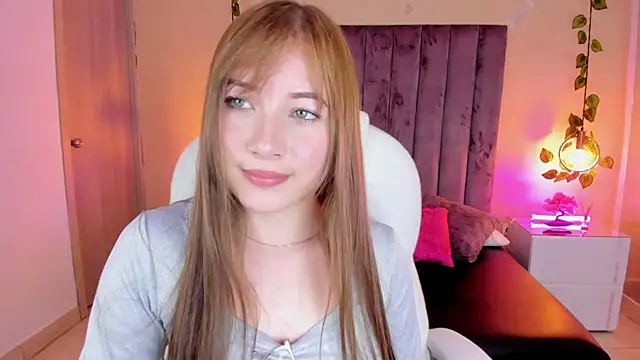 Snapshot of Dahlia_Rousse chatting on September 2025 01:33:01 PM Dahlia Rousse online show from September 2025 01:33:01 PM