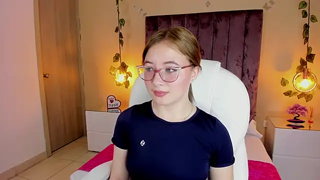Snapshot of Dahlia_Rousse chatting on September 2025 10:21:01 PM Dahlia Rousse online show from September 2025 10:21:01 PM