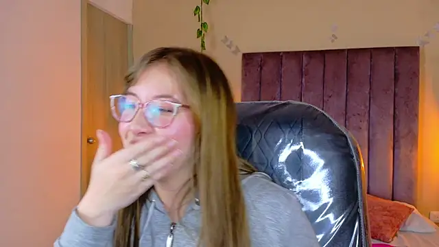 Dahlia Rousse online show from April 2026 05:56:02 AM