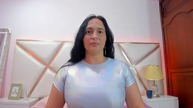 Snapshot of LucineArias chatting on January 2025 08:16:01 PM LucineArias online show from January 2025 08:16:01 PM
