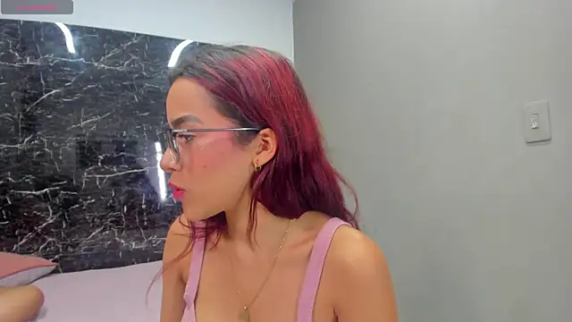 Snapshot of queen-090 chatting on March 2025 03:40:01 PM queen-090 online show from March 2025 03:40:01 PM