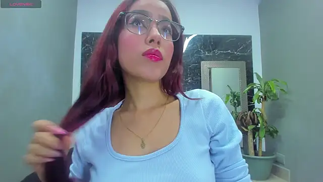 Snapshot of queen-090 chatting on March 2025 12:25:02 PM queen-090 online show from March 2025 12:25:02 PM