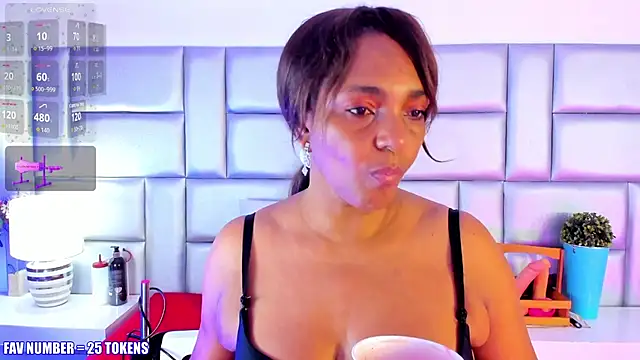 Snapshot of LovelyNickii chatting on October 2025 12:52:02 PM LovelyNickii online show from October 2025 12:52:02 PM