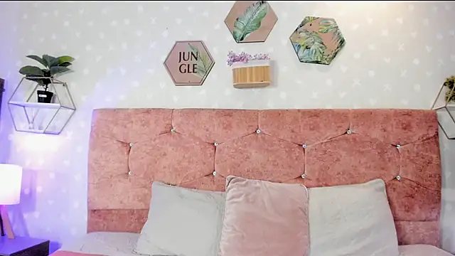 Elise-Leyton online show from March 2025 02:10:02 PM