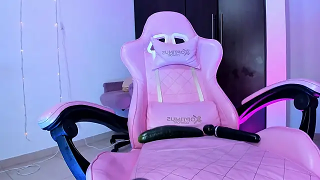 Snapshot of Sophie_Heart chatting on February 2025 11:10:02 AM Sophie Heart online show from February 2025 11:10:02 AM