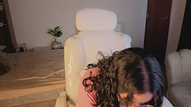 Renaxi Smith online show from December 2025 07:53:02 PM