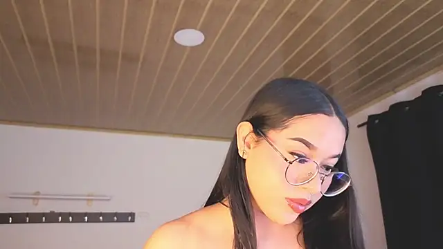 Renaxi Smith online show from March 2026 07:35:01 PM