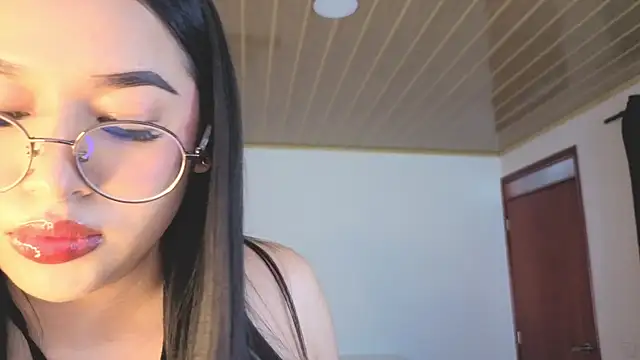 Renaxi Smith online show from April 2026 07:42:01 PM