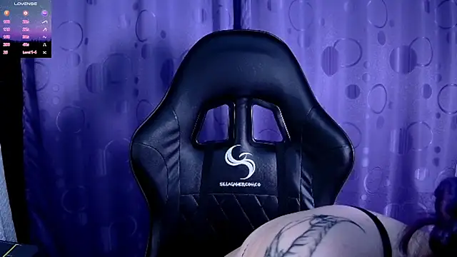 Kimlennox  online show from February 2025 09:22:01 PM