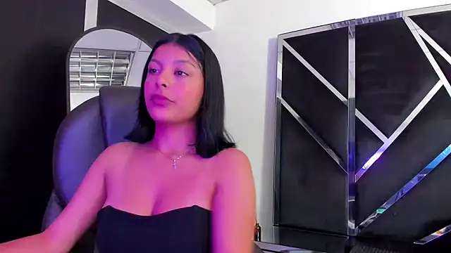 Salmaportman69 online show from October 2025 03:18:02 AM