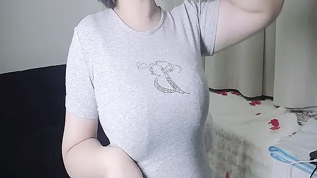 Snapshot of Hey-Cute chatting on January 2025 05:41:01 PM Hey-Cute online show from January 2025 05:41:01 PM