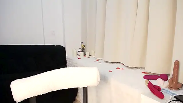 Snapshot of Hey-Cute chatting on January 2025 12:54:01 PM Hey-Cute online show from January 2025 12:54:01 PM