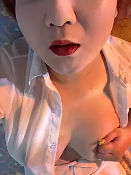 Snapshot of Hey-Cute chatting on October 2025 12:44:02 AM Hey-Cute online show from October 2025 12:44:02 AM