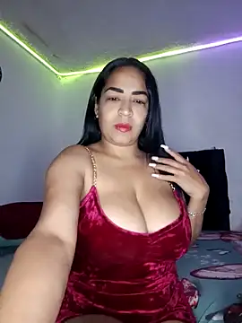 Snapshot of CarolinePolsen chatting on October 2025 12:05:01 PM CarolinePolsen online show from October 2025 12:05:01 PM