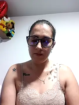 CHARLOTTE 1711 online show from October 2025 04:24:02 AM