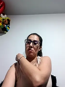 CHARLOTTE 1711 online show from November 2025 03:30:02 AM