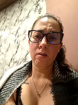 Snapshot of CHARLOTTE_1711 chatting on June 2026 03:32:02 AM CHARLOTTE 1711 online show from June 2026 03:32:02 AM