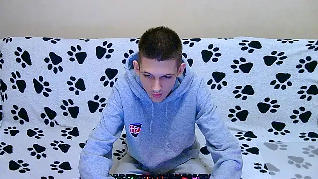 Lester Broo online show from April 2026 09:37:02 PM