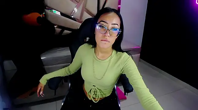 victoria ricci a online show from February 2025 04:42:02 PM