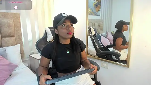 avis lara online show from January 2025 07:51:02 PM