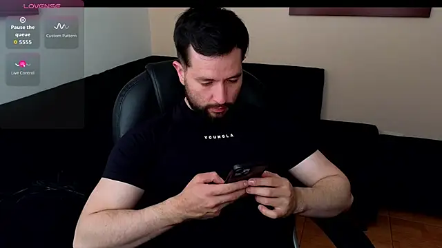 Snapshot of hairyncuteass chatting on May 2026 07:33:02 PM hairyncuteass online show from May 2026 07:33:02 PM