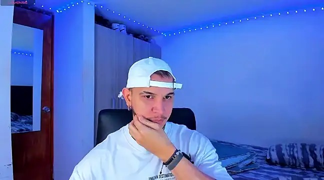 austinoficial online show from February 2025 09:58:01 PM
