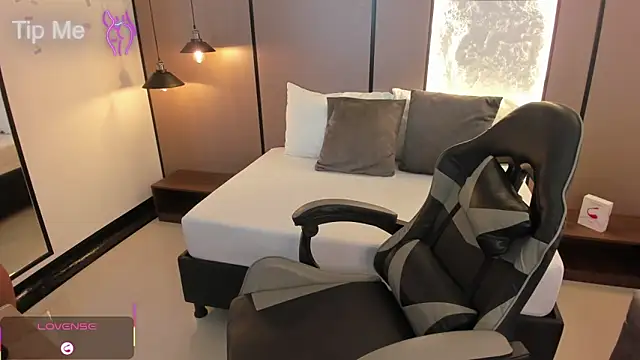 lilly ass  online show from October 2025 12:25:01 PM