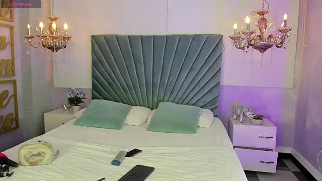 Snapshot of Aitana_Hilton_ chatting on September 2025 11:32:01 AM Aitana Hilton online show from September 2025 11:32:01 AM