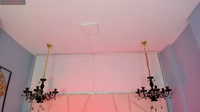 Aitana Hilton  online show from November 2025 11:43:02 AM