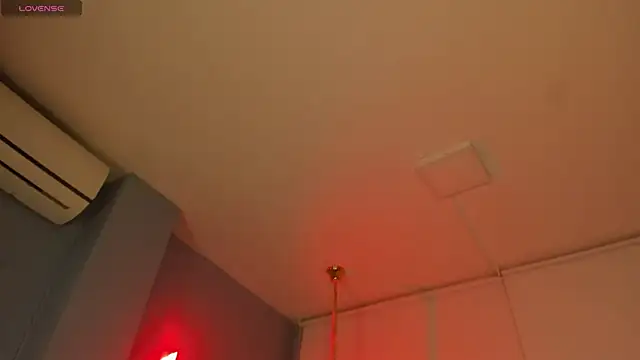 Aitana Hilton  online show from January 2026 11:37:02 AM