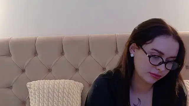 Snapshot of Lilliana_Moon chatting on January 2025 08:11:01 PM Lilliana Moon online show from January 2025 08:11:01 PM