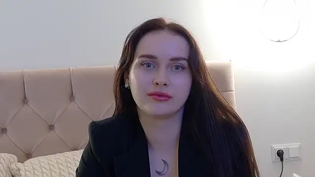 Snapshot of Lilliana_Moon chatting on January 2025 04:24:01 PM Lilliana Moon online show from January 2025 04:24:01 PM