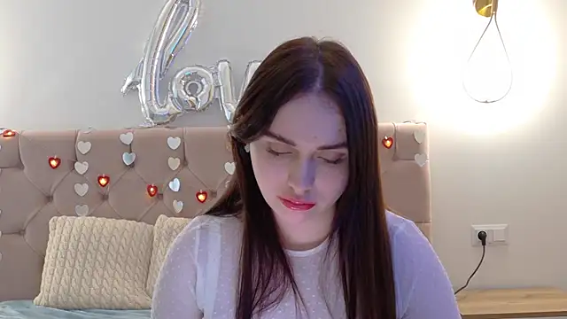 Snapshot of Lilliana_Moon chatting on February 2025 12:28:01 PM Lilliana Moon online show from February 2025 12:28:01 PM