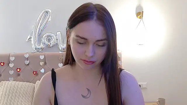 Snapshot of Lilliana_Moon chatting on February 2025 01:35:02 PM Lilliana Moon online show from February 2025 01:35:02 PM