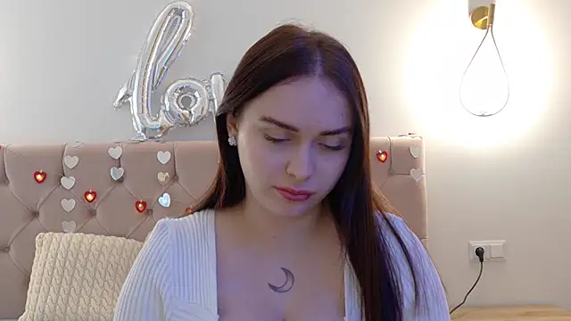 Snapshot of Lilliana_Moon chatting on February 2025 09:00:02 AM Lilliana Moon online show from February 2025 09:00:02 AM