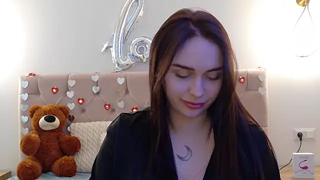 Snapshot of Lilliana_Moon chatting on February 2025 01:08:02 PM Lilliana Moon online show from February 2025 01:08:02 PM
