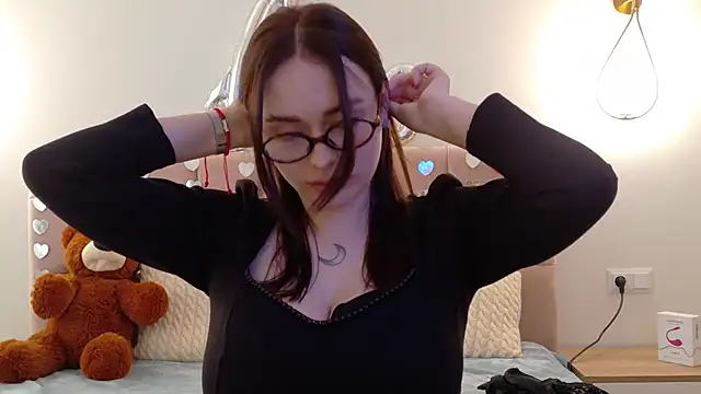 Snapshot of Lilliana_Moon chatting on February 2025 11:03:01 AM Lilliana Moon online show from February 2025 11:03:01 AM