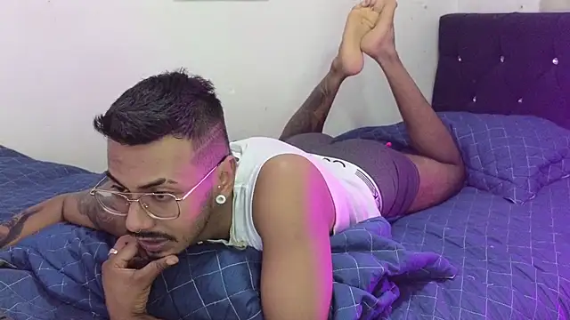 Snapshot of eros-0001 chatting on January 2025 07:58:02 PM eros-0001 online show from January 2025 07:58:02 PM