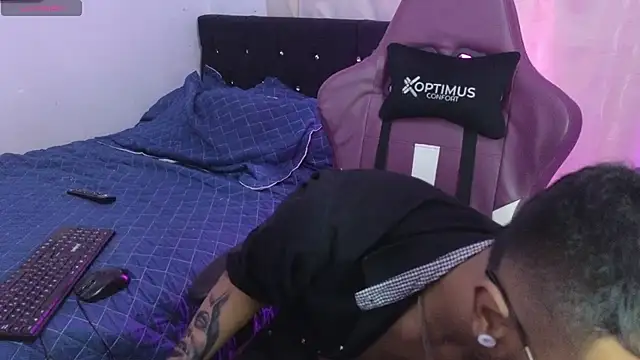 Snapshot of eros-0001 chatting on January 2025 05:59:02 AM eros-0001 online show from January 2025 05:59:02 AM