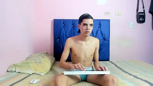 Latinos 2001 online show from December 2025 03:50:02 PM