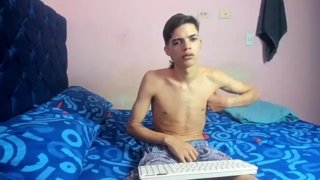 Latinos 2001 online show from February 2026 04:36:01 PM