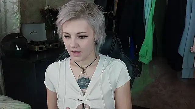EvaBrownie online show from February 2025 09:30:01 AM