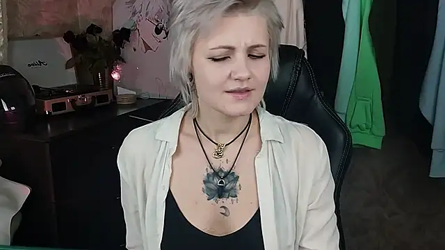 EvaBrownie online show from February 2025 02:43:01 PM