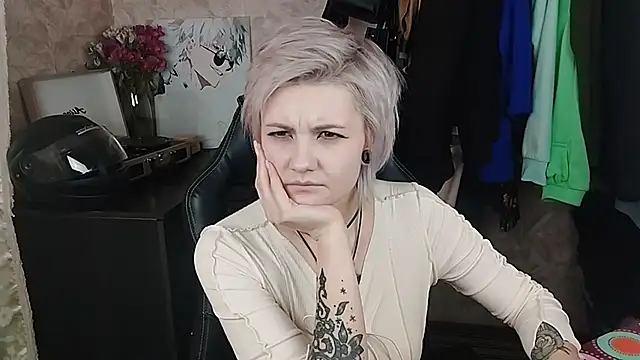 EvaBrownie online show from February 2025 12:28:01 PM