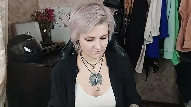 EvaBrownie online show from February 2025 01:24:01 PM