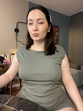 Kiss My Body online show from November 2025 12:38:01 PM