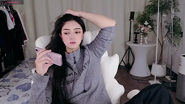 miaomiao-777 online show from September 2025 01:42:01 AM